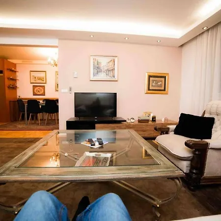 Big With Excellent Location In Διαμέρισμα *